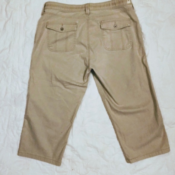 levi capris plus size